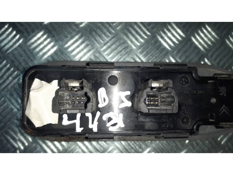 Recambio de mando elevalunas delantero izquierdo para citroen c5 berlina referencia OEM IAM 532697045 532697001 96326945ZJ