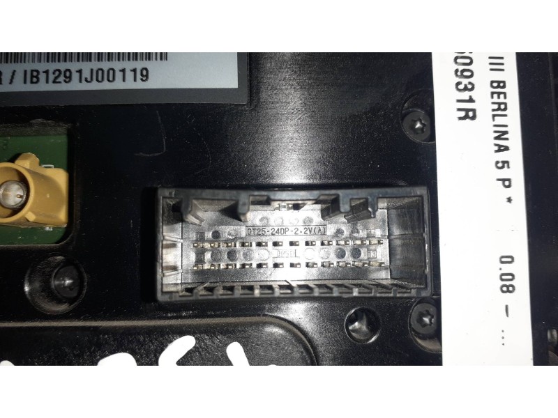 Recambio de pantalla multifuncion para renault megane iii berlina 5 p referencia OEM IAM 259150931R 682470010R 281199664