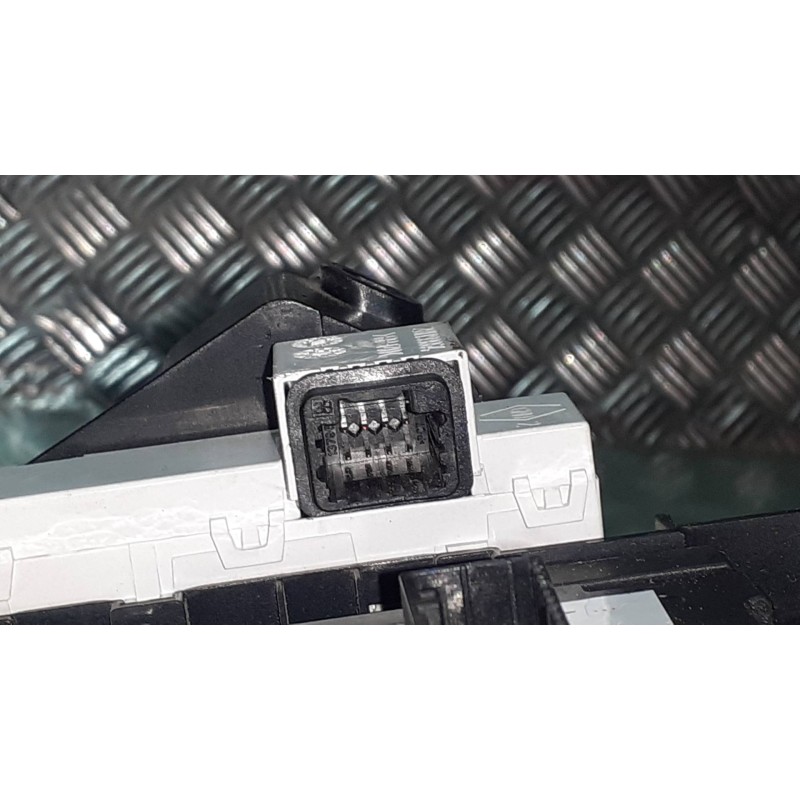 Recambio de pantalla multifuncion para renault megane iii berlina 5 p referencia OEM IAM 259150931R 682470010R 281199664