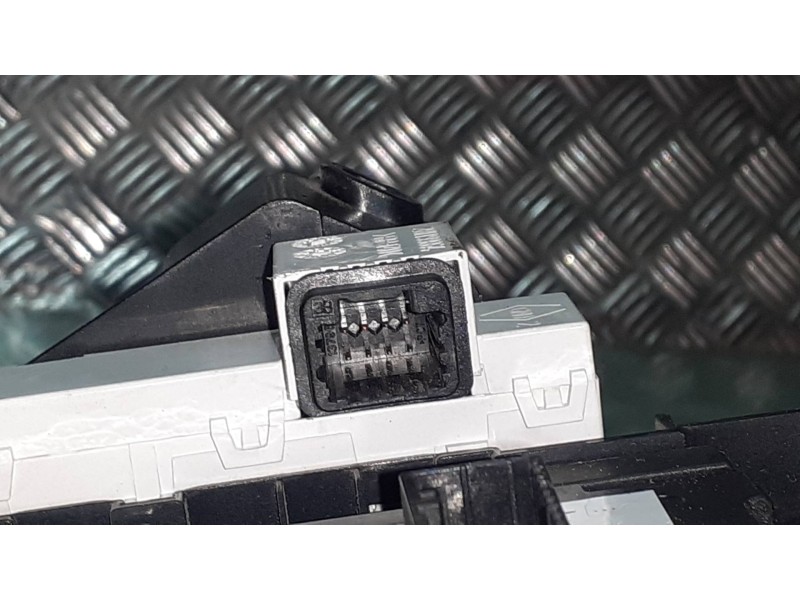 Recambio de pantalla multifuncion para renault megane iii berlina 5 p referencia OEM IAM 259150931R 682470010R 281199664