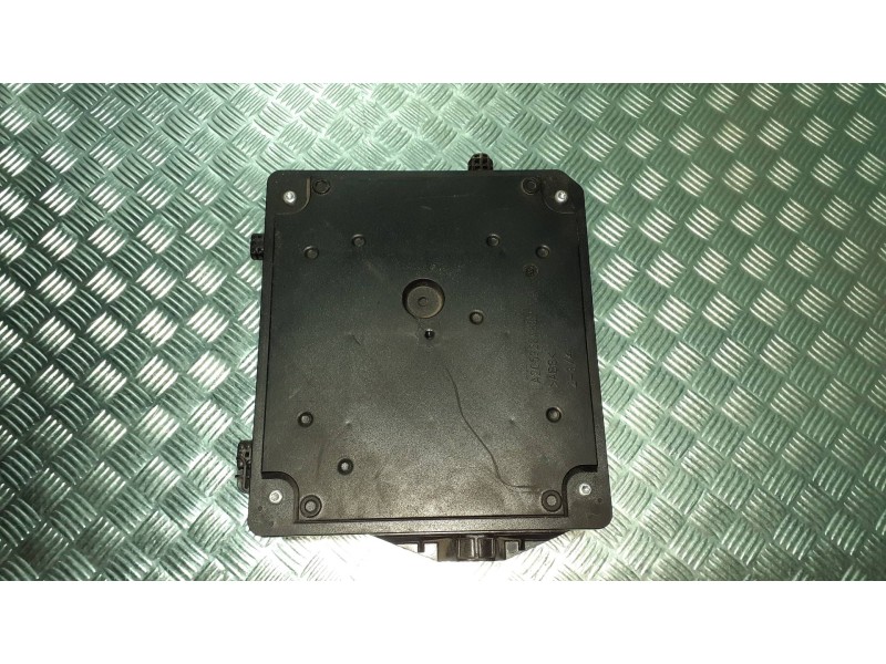 Recambio de caja reles / fusibles para renault megane iii berlina 5 p referencia OEM IAM 284B17288R A2C53284890 BCM 95