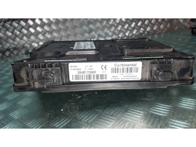 Recambio de caja reles / fusibles para renault megane iii berlina 5 p referencia OEM IAM 284B17288R A2C53284890 BCM 95