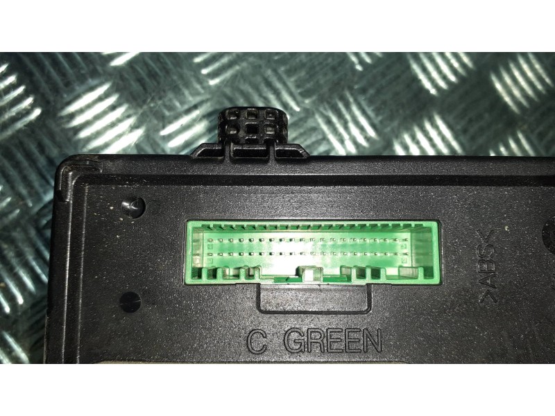 Recambio de caja reles / fusibles para renault megane iii berlina 5 p referencia OEM IAM 284B17288R A2C53284890 BCM 95