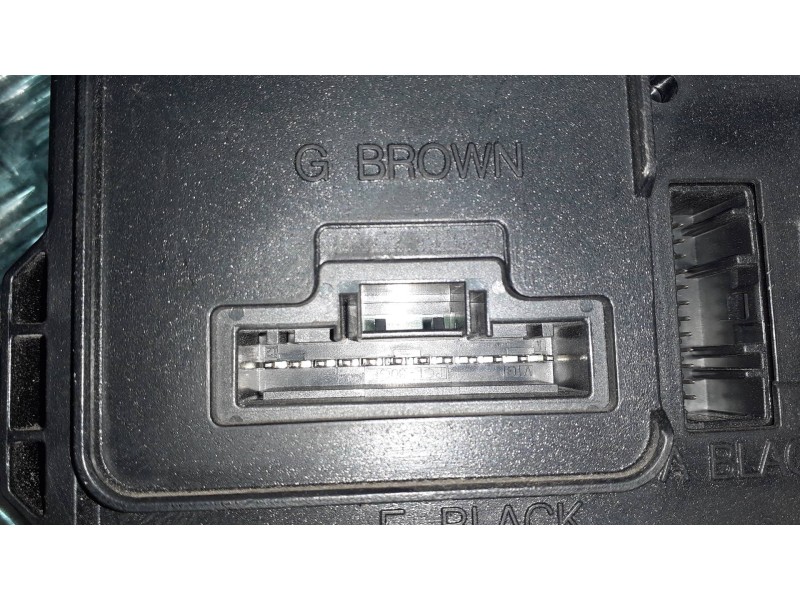 Recambio de caja reles / fusibles para renault megane iii berlina 5 p referencia OEM IAM 284B17288R A2C53284890 BCM 95