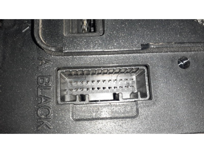 Recambio de caja reles / fusibles para renault megane iii berlina 5 p referencia OEM IAM 284B17288R A2C53284890 BCM 95