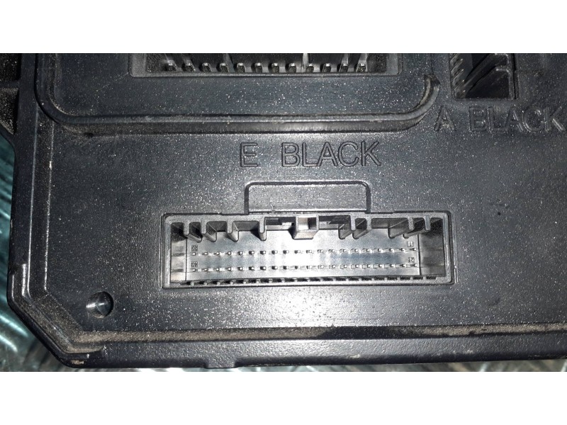 Recambio de caja reles / fusibles para renault megane iii berlina 5 p referencia OEM IAM 284B17288R A2C53284890 BCM 95