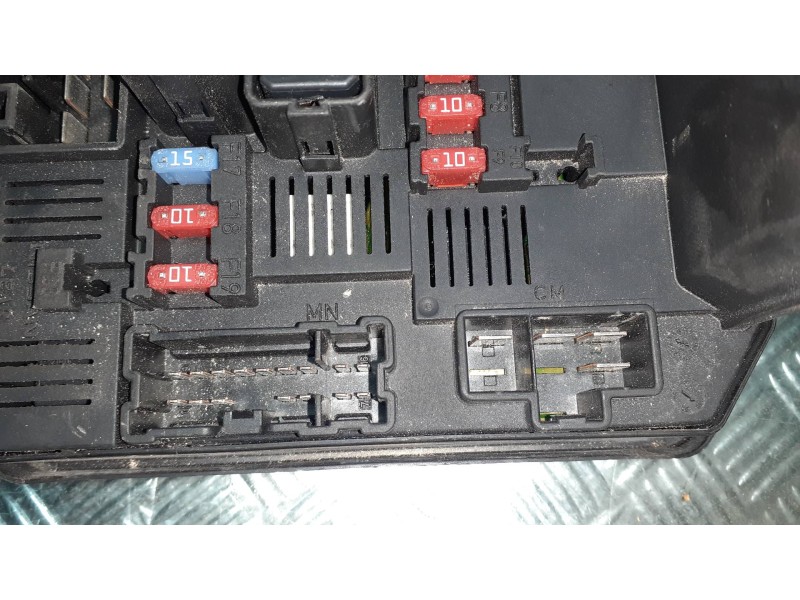 Recambio de caja reles / fusibles para nissan qashqai (j10) referencia OEM IAM 284B7JD00B 519228324 1018283491