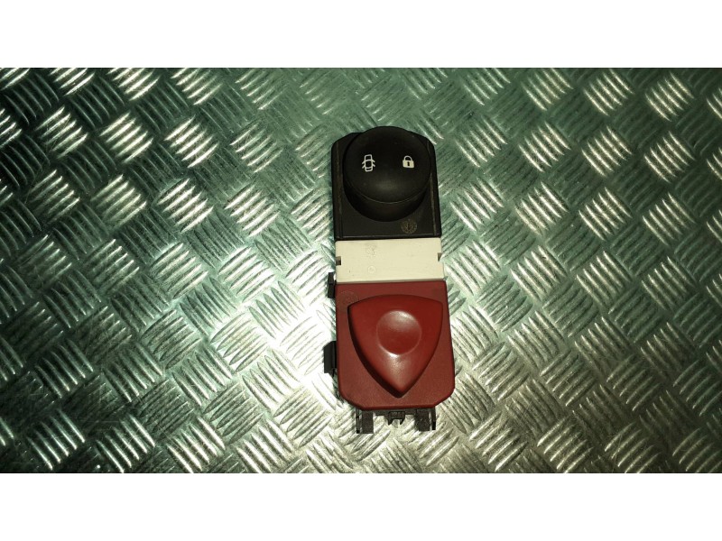 Recambio de warning para renault scenic ii referencia OEM IAM 8200095493 88040001 BLOQUEO PUERTAS