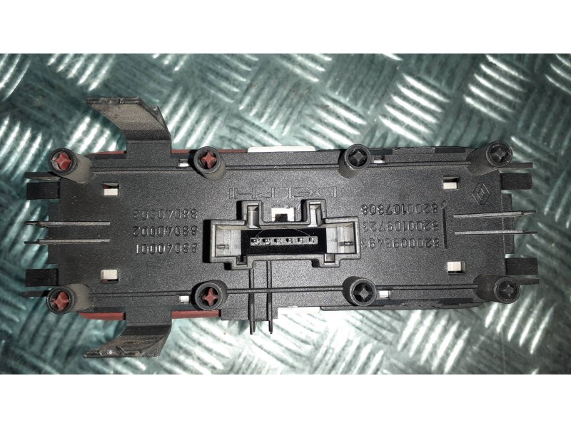 Recambio de warning para renault scenic ii referencia OEM IAM 8200095493 88040001 BLOQUEO PUERTAS