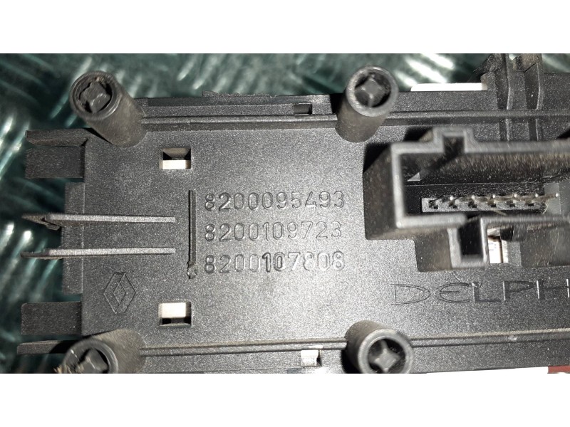 Recambio de warning para renault scenic ii referencia OEM IAM 8200095493 88040001 BLOQUEO PUERTAS