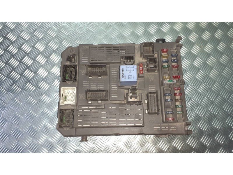 Recambio de caja reles / fusibles para citroen c5 berlina referencia OEM IAM 9647448280 9637466180 BSI T0400