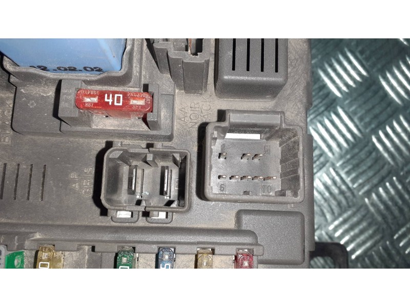 Recambio de caja reles / fusibles para citroen c5 berlina referencia OEM IAM 9647448280 9637466180 BSI T0400