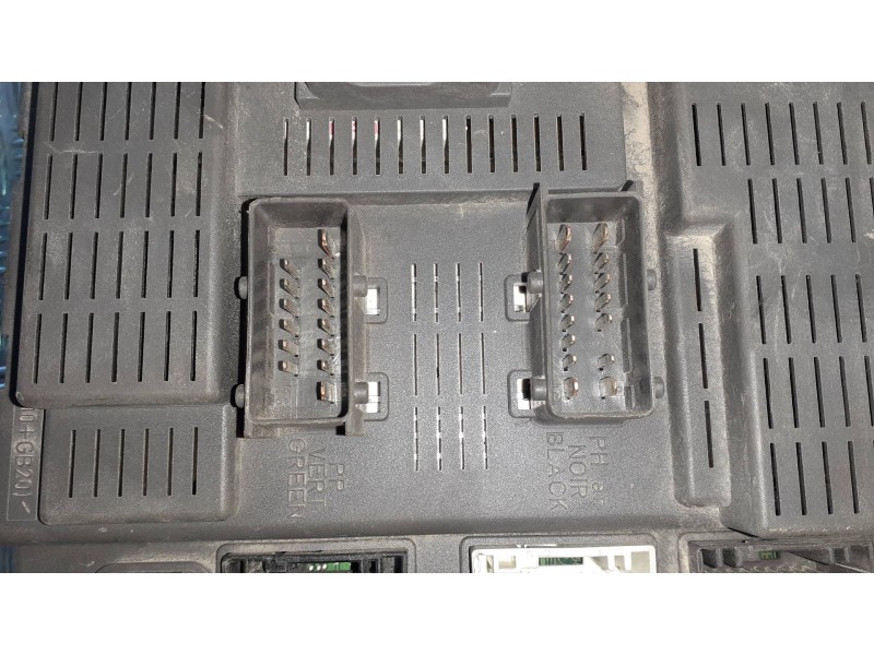 Recambio de caja reles / fusibles para citroen c5 berlina referencia OEM IAM 9647448280 9637466180 BSI T0400