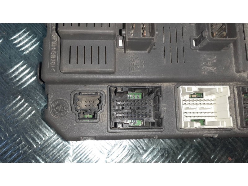 Recambio de caja reles / fusibles para citroen c5 berlina referencia OEM IAM 9647448280 9637466180 BSI T0400