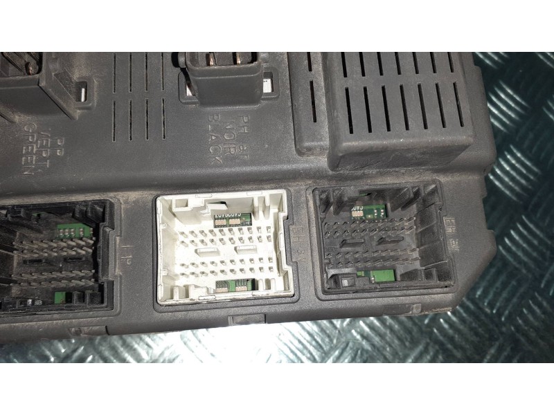 Recambio de caja reles / fusibles para citroen c5 berlina referencia OEM IAM 9647448280 9637466180 BSI T0400