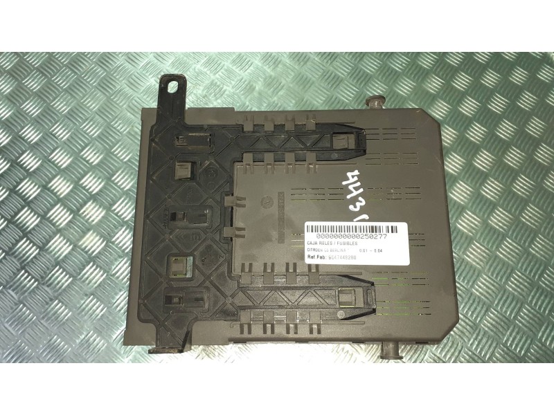 Recambio de caja reles / fusibles para citroen c5 berlina referencia OEM IAM 9647448280 9637466180 BSI T0400