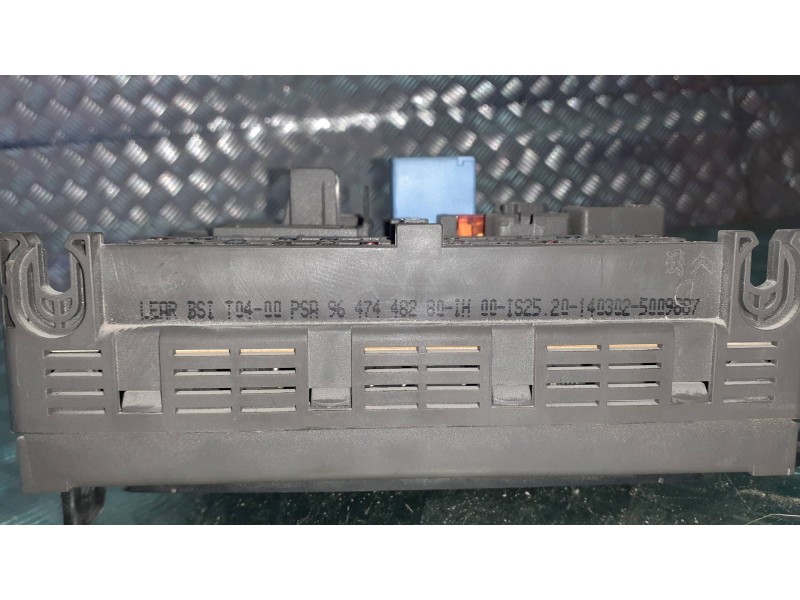 Recambio de caja reles / fusibles para citroen c5 berlina referencia OEM IAM 9647448280 9637466180 BSI T0400