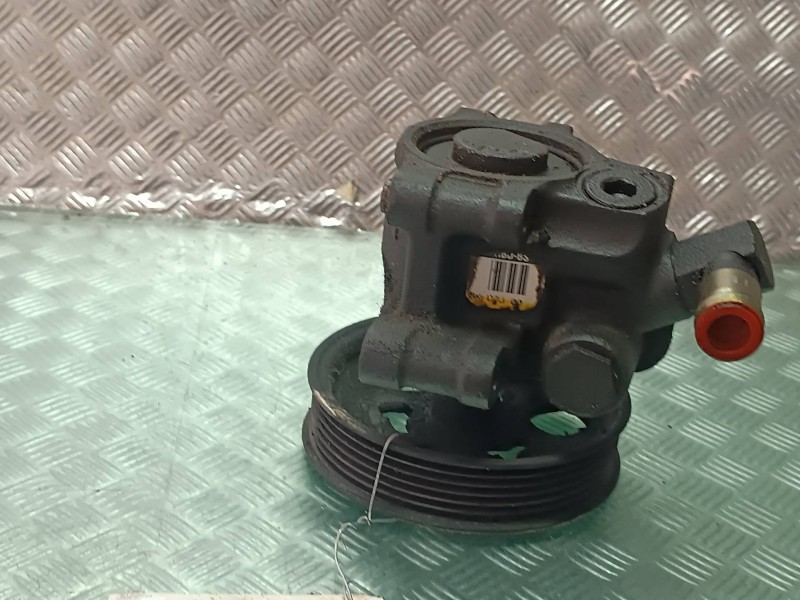 Recambio de bomba direccion para ford fiesta berlina referencia OEM IAM 8KD2300  