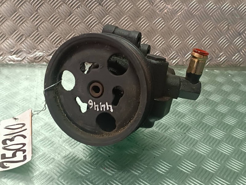 Recambio de bomba direccion para ford fiesta berlina referencia OEM IAM 8KD2300  