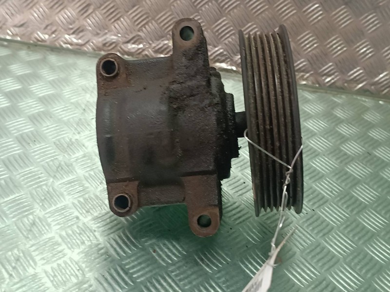 Recambio de bomba direccion para ford fiesta berlina referencia OEM IAM 8KD2300  