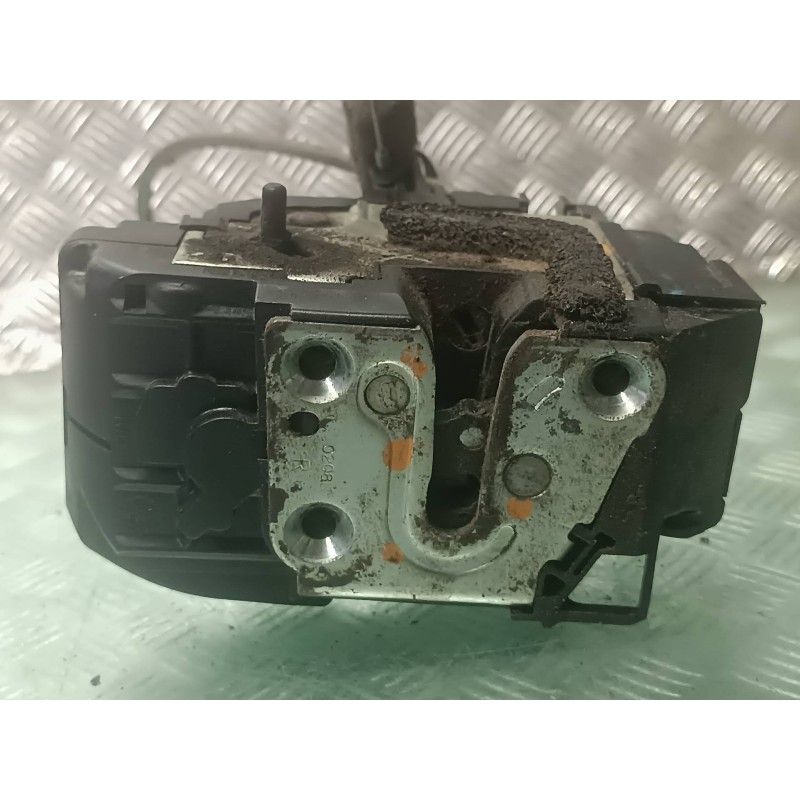 Recambio de cerradura puerta trasera derecha para nissan qashqai (j10) referencia OEM IAM 0208R CONECTOR 3 PINES ELECTRICA