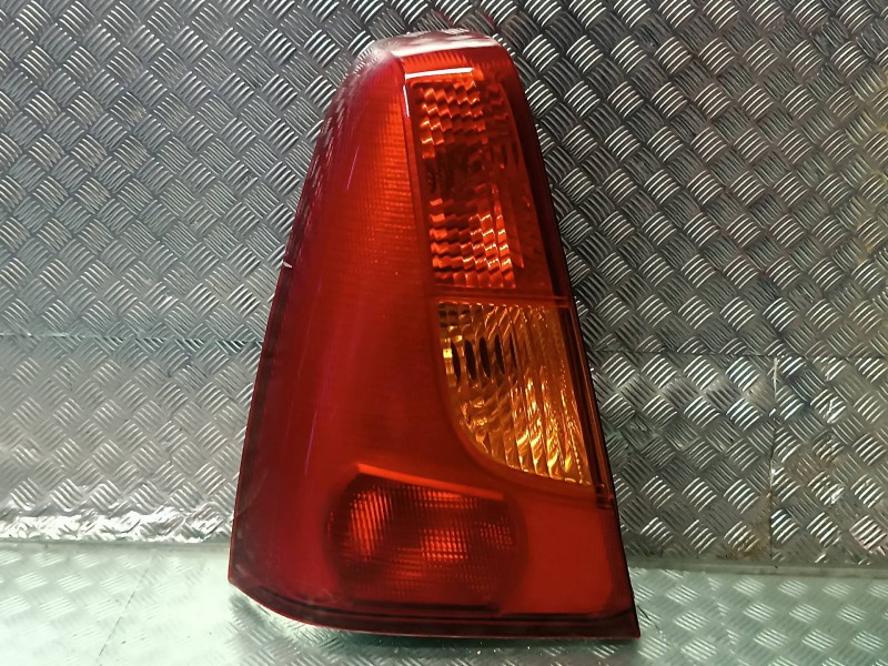 Recambio de piloto trasero izquierdo para dacia logan referencia OEM IAM 8200211020 89030065 62420802