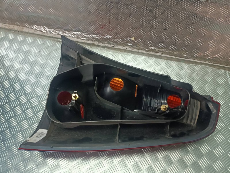 Recambio de piloto trasero izquierdo para dacia logan referencia OEM IAM 8200211020 89030065 62420802