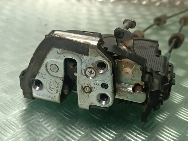 Recambio de cerradura puerta trasera derecha para toyota rav 4 (a3) referencia OEM IAM 9100109 A046696 ELECTRICA