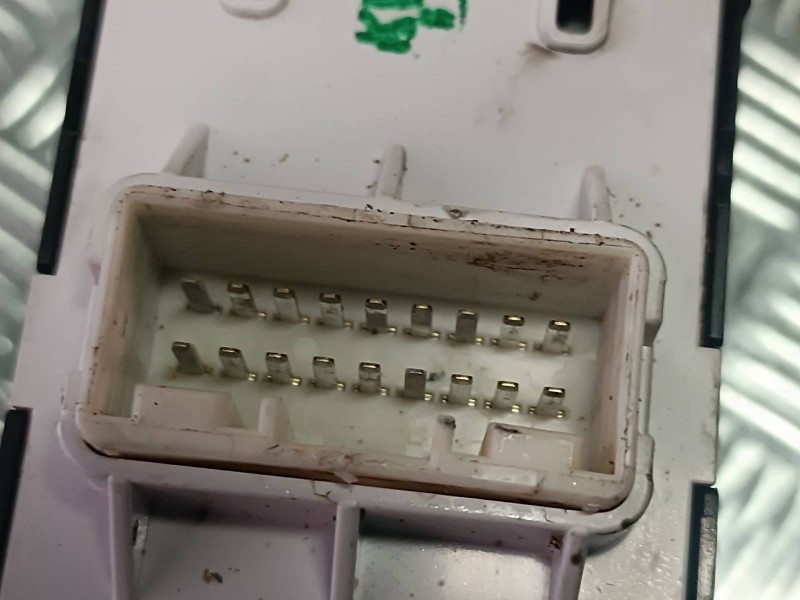 Recambio de mando elevalunas delantero izquierdo para kia xceed referencia OEM IAM 93570J7120 200316 18 PINES