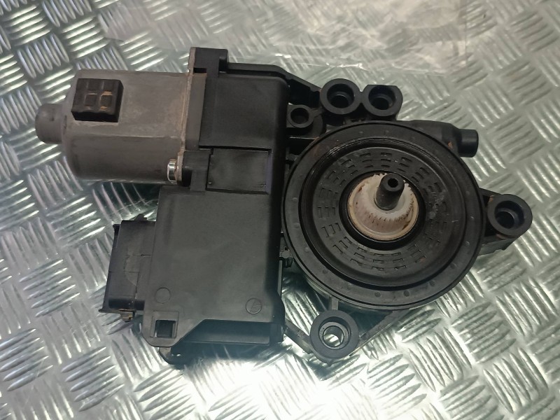 Recambio de motor elevalunas delantero izquierdo para kia xceed referencia OEM IAM 82450J7010 1137329020 6 PINES