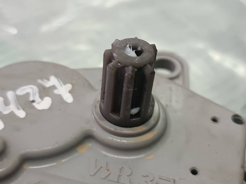 Recambio de motor apertura trampillas climatizador para kia xceed referencia OEM IAM PB1AES EA1F0EDFA002 GRIS