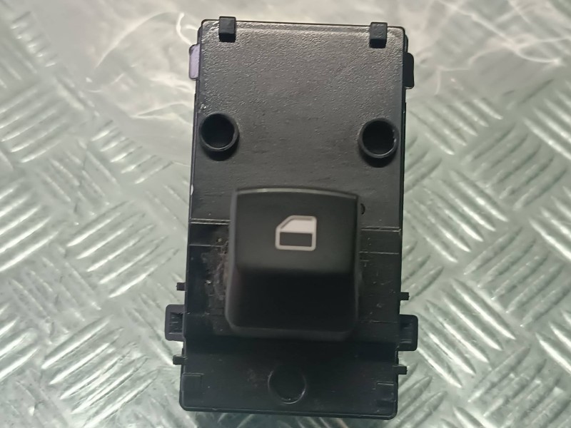 Recambio de mando elevalunas trasero izquierdo para kia xceed referencia OEM IAM 40B5221500 U181109 7 PINES
