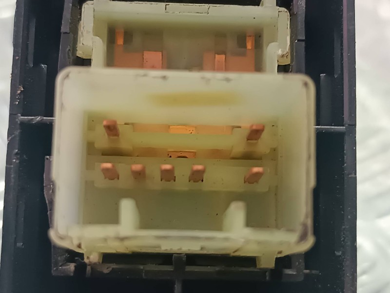 Recambio de mando elevalunas trasero izquierdo para kia xceed referencia OEM IAM 40B5221500 U181109 7 PINES