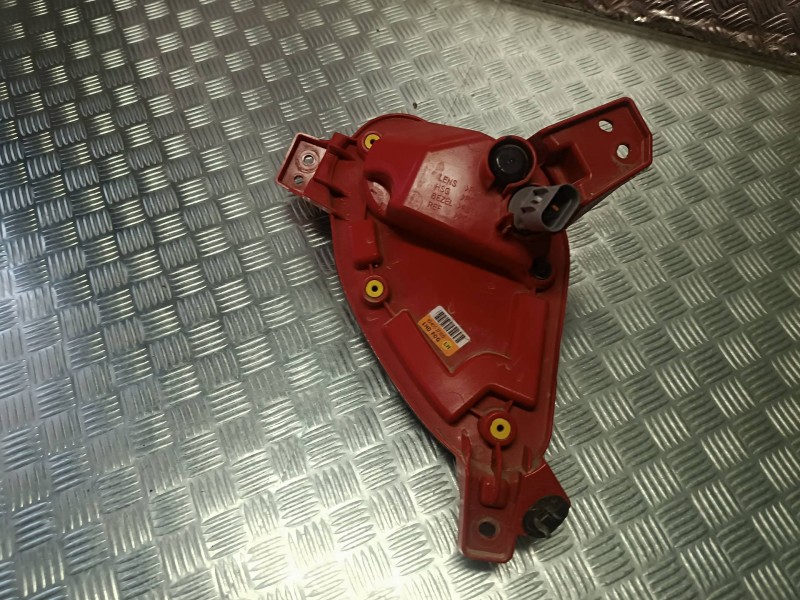 Recambio de faro antiniebla trasero izquierdo para kia xceed referencia OEM IAM 92405J7300  CONECTOR 2 PINES