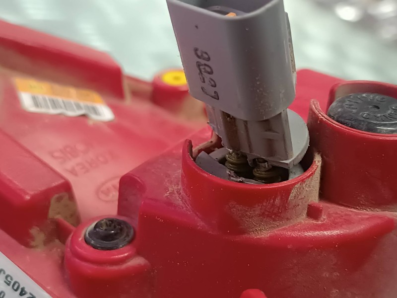 Recambio de faro antiniebla trasero izquierdo para kia xceed referencia OEM IAM 92405J7300  CONECTOR 2 PINES
