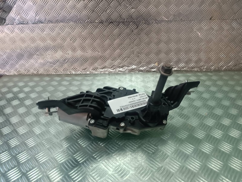 Recambio de motor limpia trasero para kia xceed referencia OEM IAM 98700J7800 0390205122 CONECTOR 3 PINES