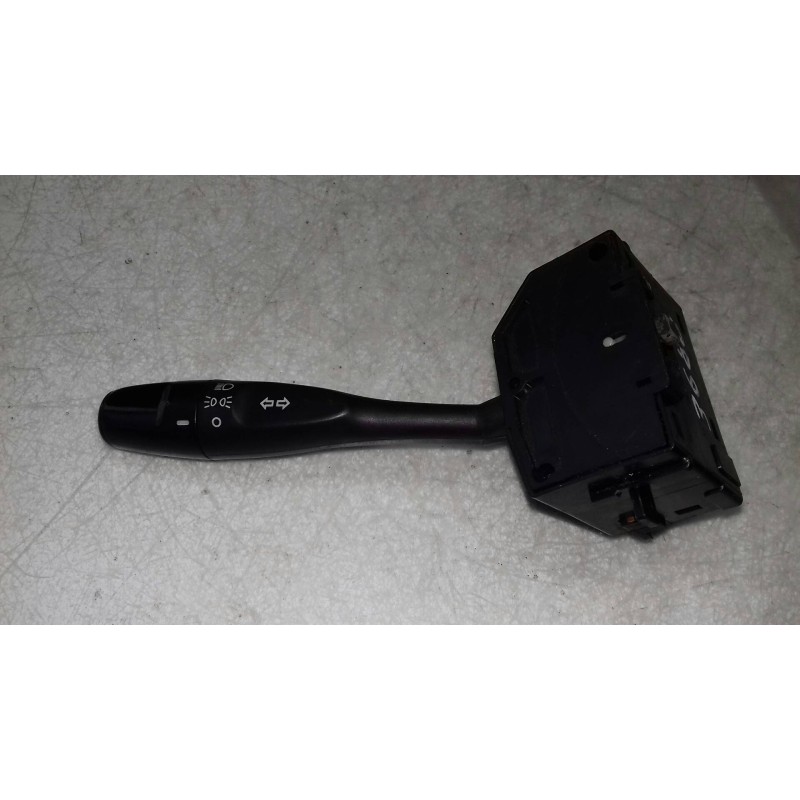 Recambio de mando intermitentes para mitsubishi l 200 (k6/7) 2500 td glx (4-ptas.) referencia OEM IAM   