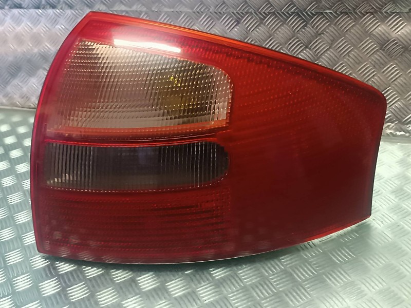 Recambio de piloto trasero derecho para audi a6 berlina (4b2) referencia OEM IAM 4B5945096 148152 