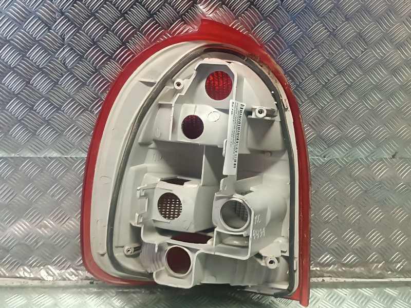 Recambio de piloto trasero derecho para opel corsa b referencia OEM IAM 115029B  