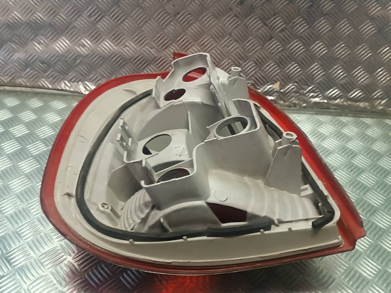 Recambio de piloto trasero derecho para opel corsa b referencia OEM IAM 115029B  