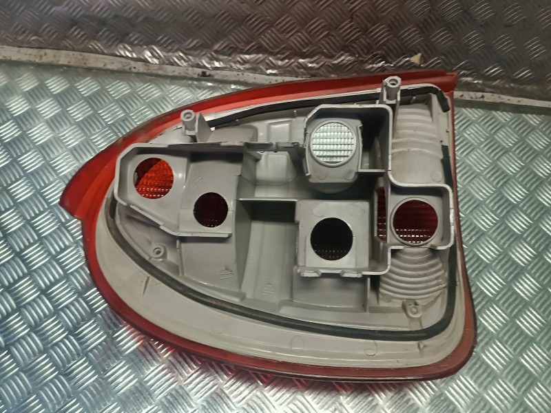 Recambio de piloto trasero derecho para opel corsa b referencia OEM IAM 115029B  