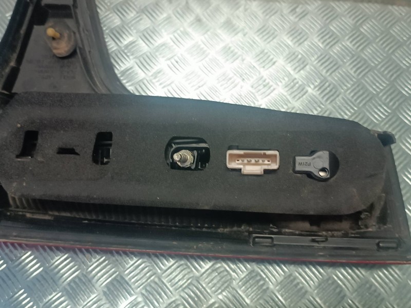 Recambio de piloto trasero izquierdo interior para citroen c5 berlina referencia OEM IAM 89032711  