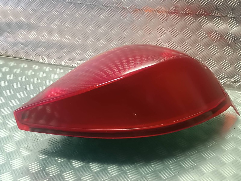 Recambio de piloto trasero derecho para ford fiesta berlina referencia OEM IAM 96FG13N004  