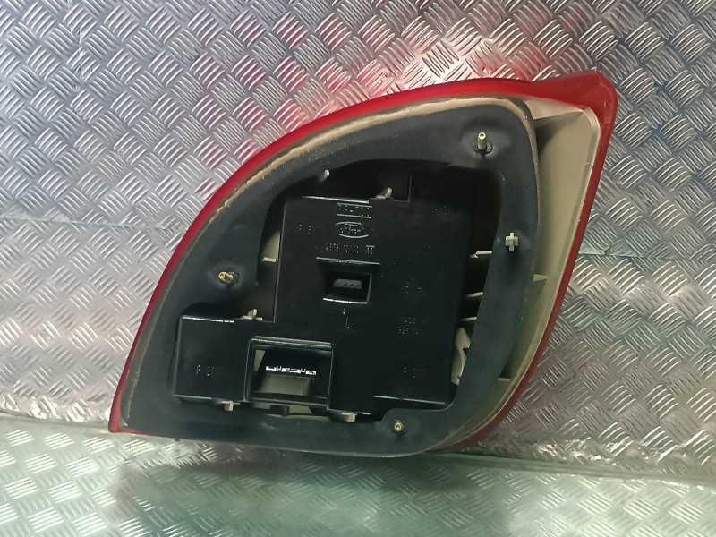 Recambio de piloto trasero derecho para ford fiesta berlina referencia OEM IAM 96FG13N004  