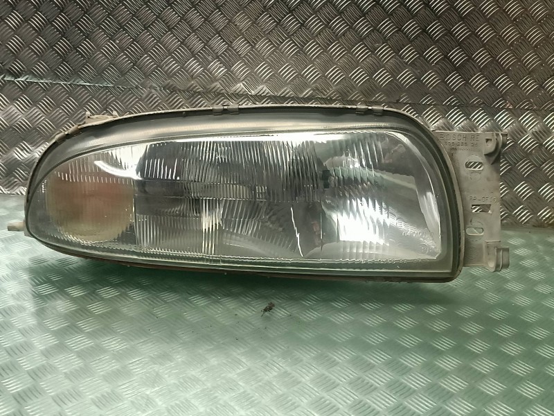 Recambio de faro derecho para ford fiesta berlina referencia OEM IAM 96FG13005AG 0301049202 BOSCH