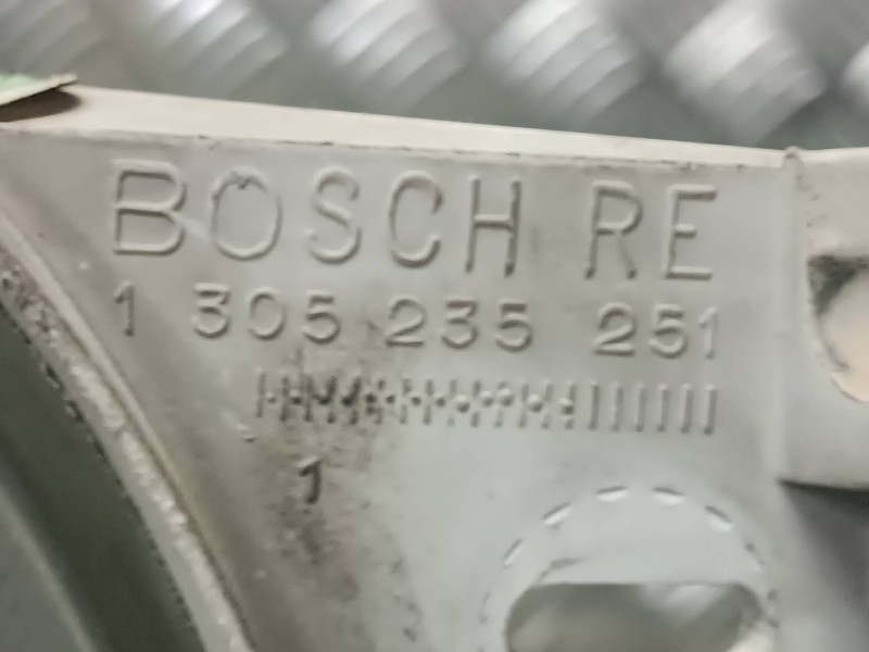 Recambio de faro derecho para ford fiesta berlina referencia OEM IAM 96FG13005AG 0301049202 BOSCH