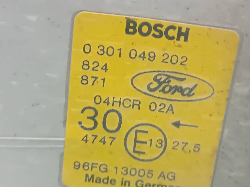 Recambio de faro derecho para ford fiesta berlina referencia OEM IAM 96FG13005AG 0301049202 BOSCH