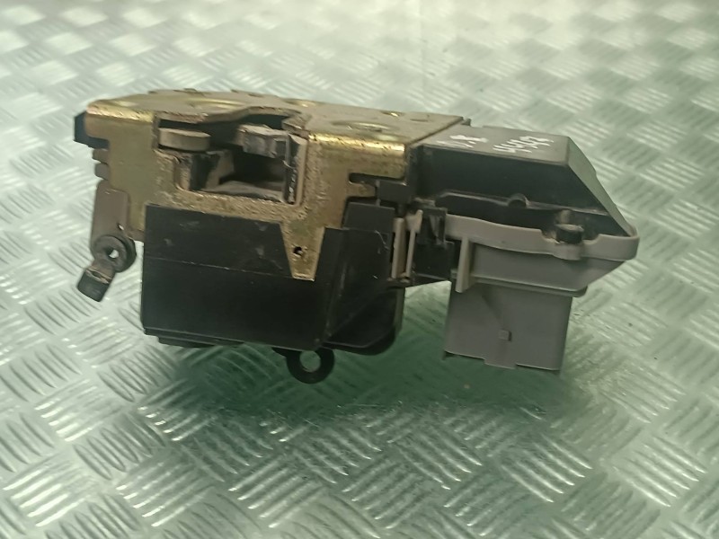 Recambio de cerradura puerta delantera izquierda para citroen xsara picasso referencia OEM IAM  CONECTOR 6 PINES ELECTRICA