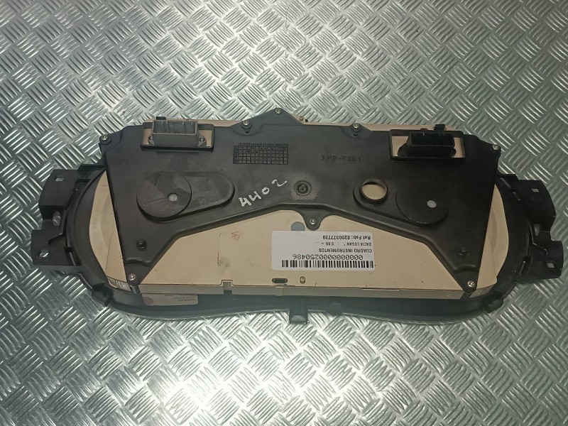 Recambio de cuadro instrumentos para dacia logan referencia OEM IAM 8200377739 216774992 