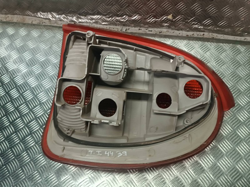 Recambio de piloto trasero izquierdo para opel corsa b referencia OEM IAM 115030B  